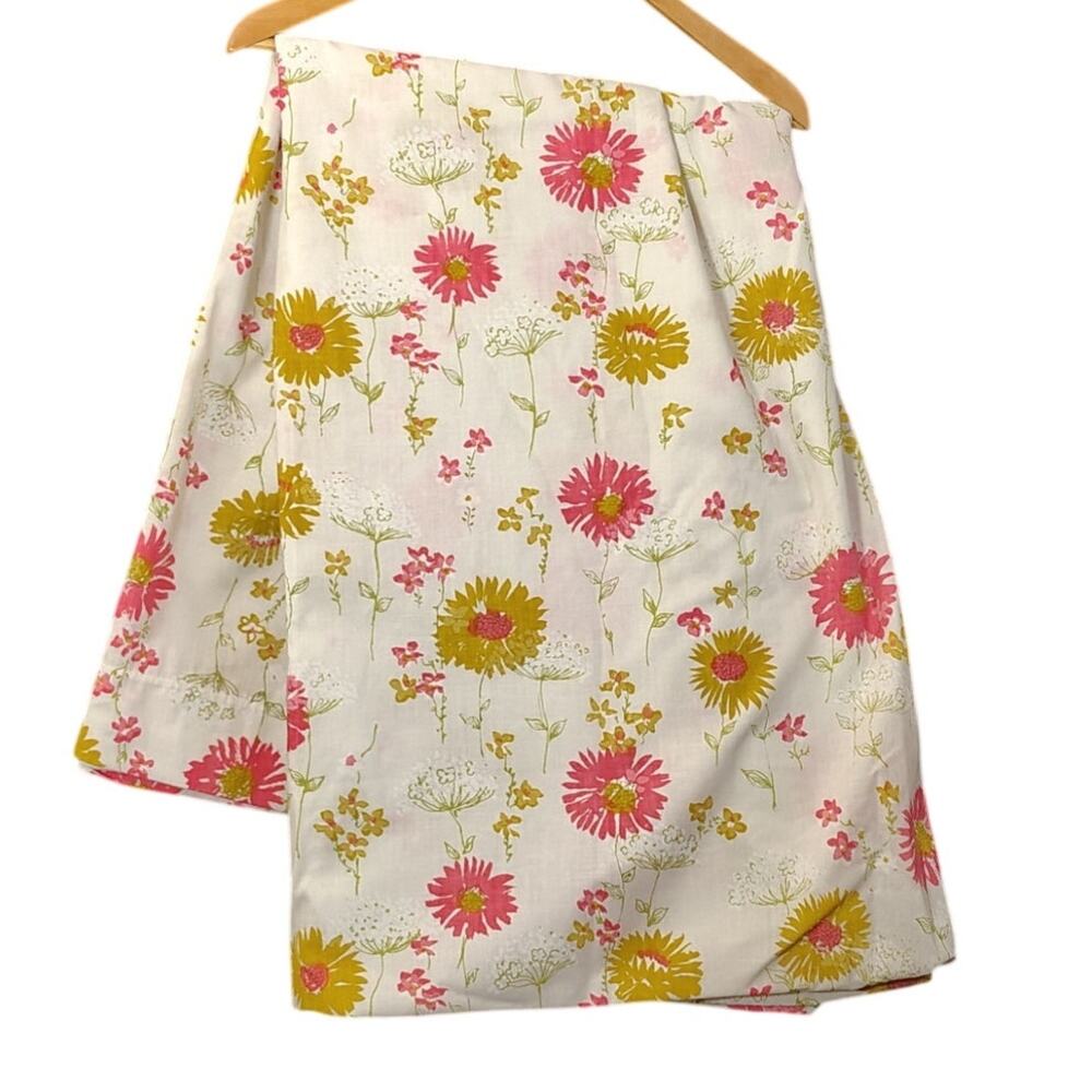 The Treasury Vintage Floral Mums Daisy Flat Sheet 81 x 104 Double Bed